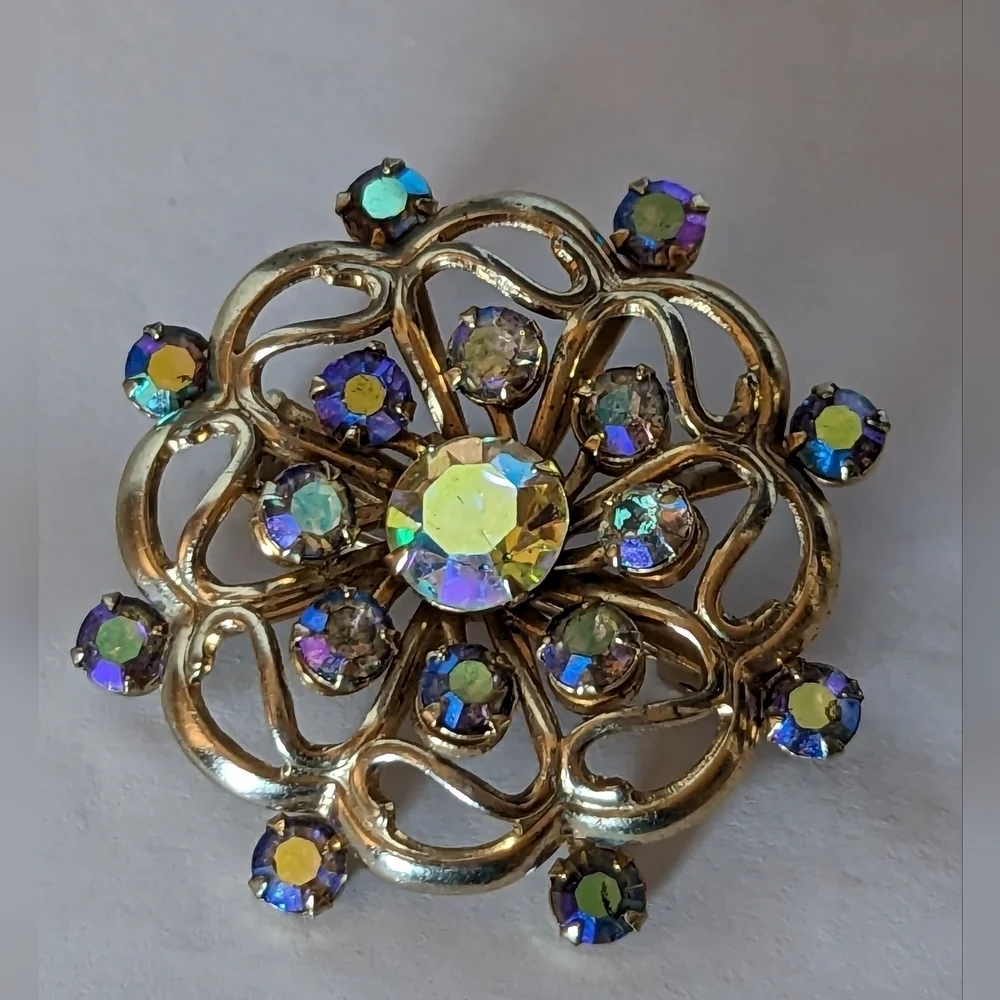 Vintage Aurora Borealis brooch AB 17 stones prong set gold tone gorgeous